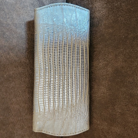 Judith Leiber Gold Snakeskin Print Eye Glass Holder Or Clutch - Picture 3 of 10